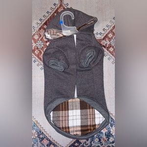 NWT PETS SWEATER SIZE M UP 27 pounds